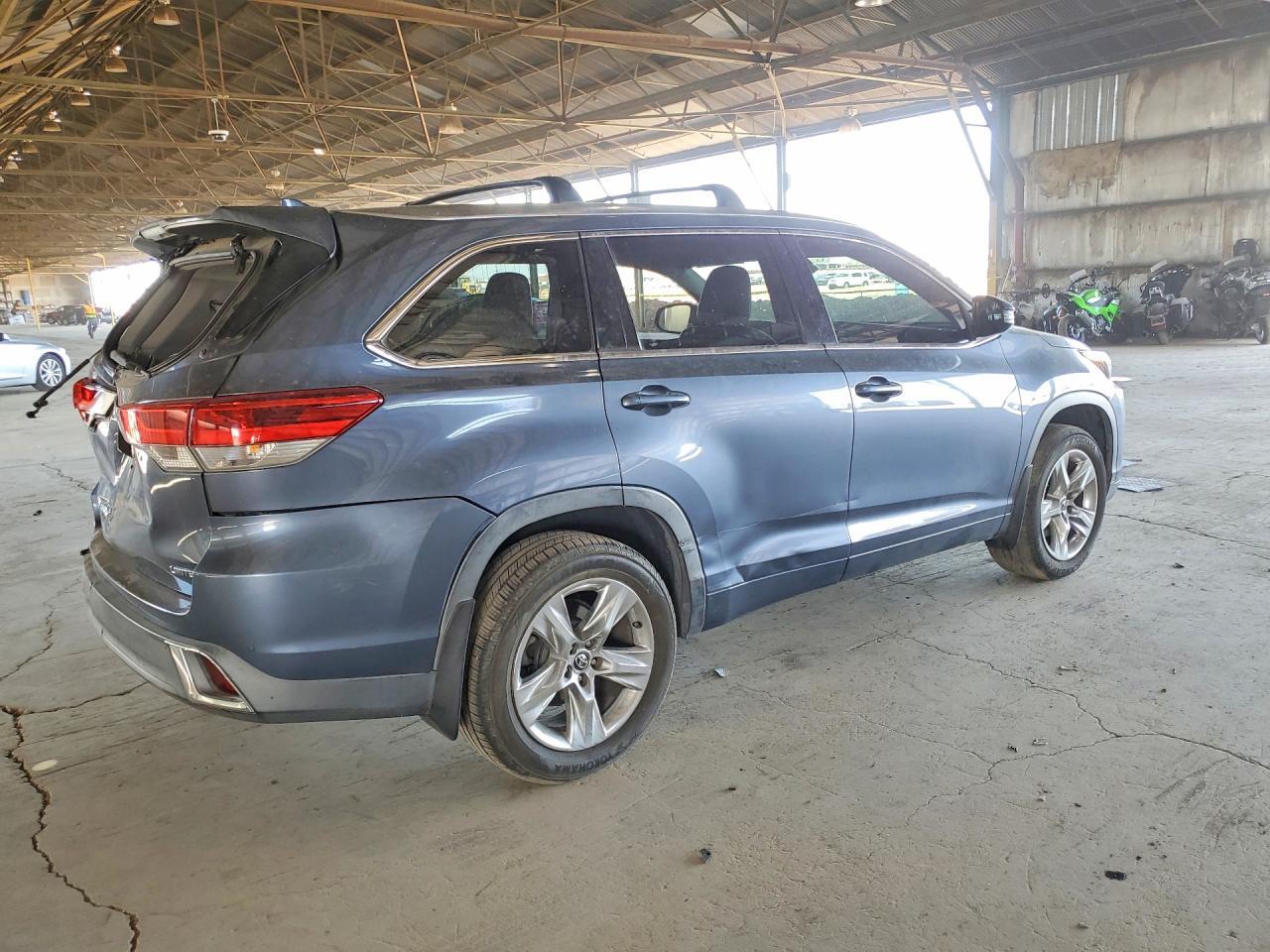 2018 Toyota Highlander Limited - Image 3
