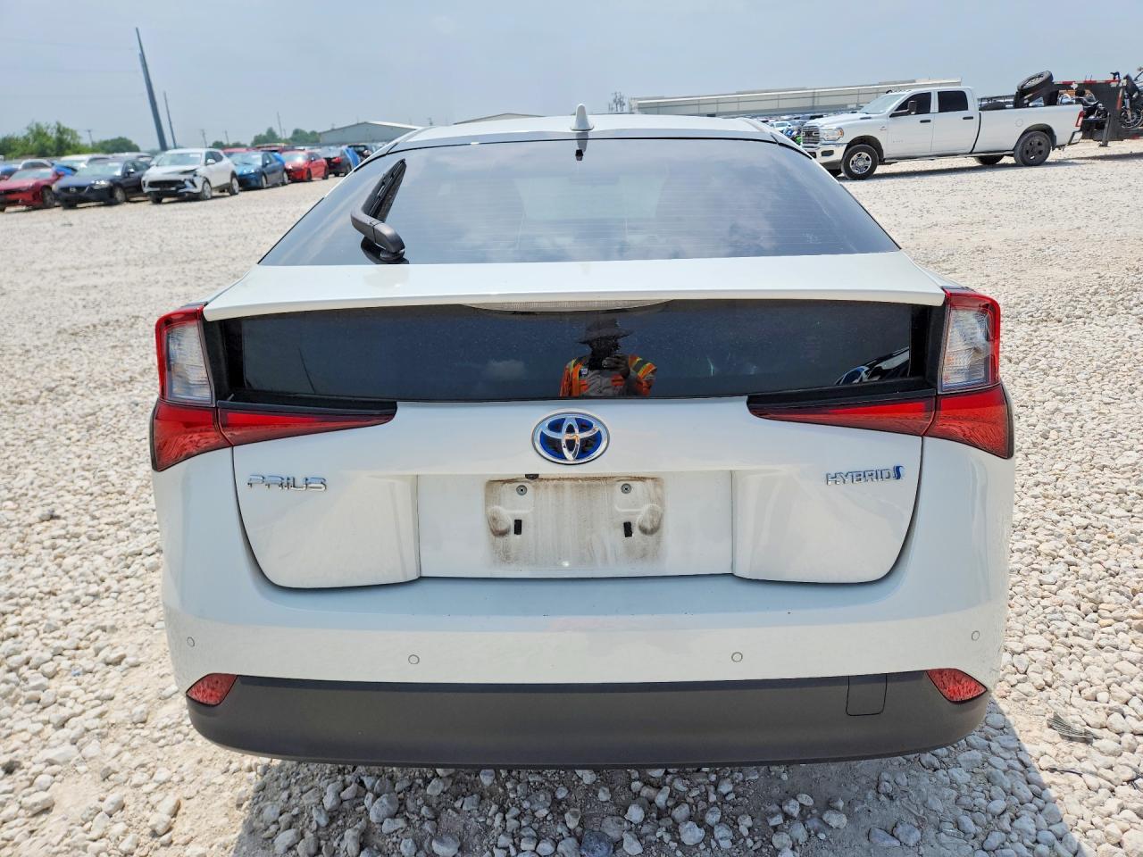 2020 Toyota Prius Le - Фото 6