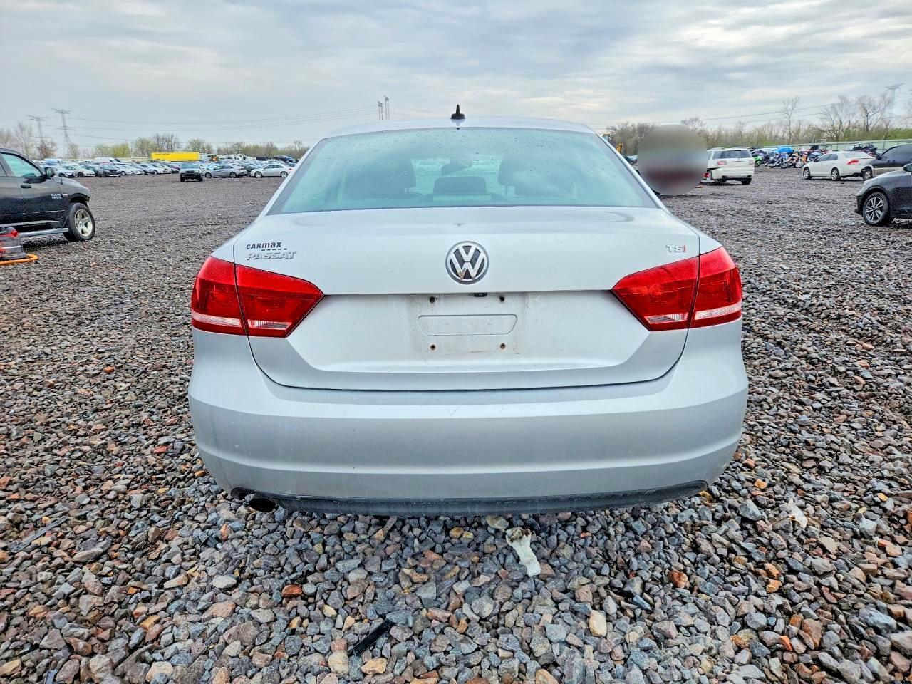 2015 Volkswagen Passat S - Фото 6
