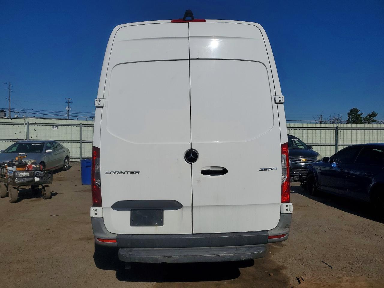 2021 Mercedes Benz Sprinter 2500 Delivery Van - Фото 6