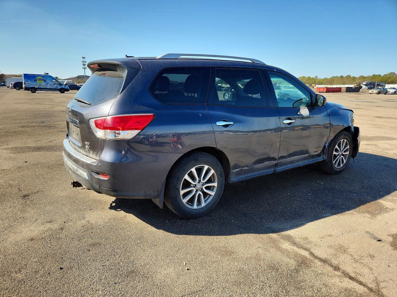 2014 Nissan Pathfinder Sv - Image 3