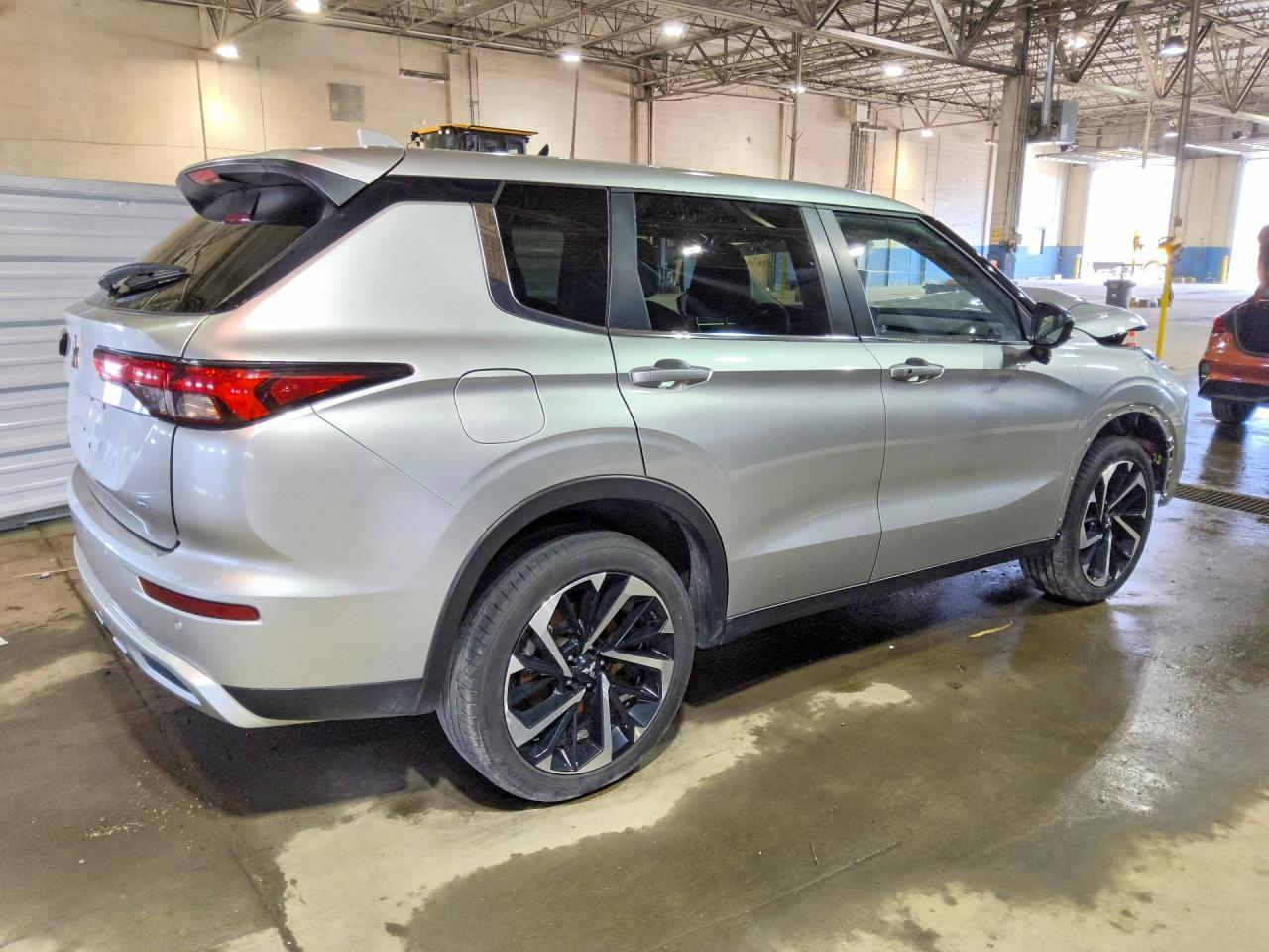 2024 Mitsubishi Outlander Se - Image 3