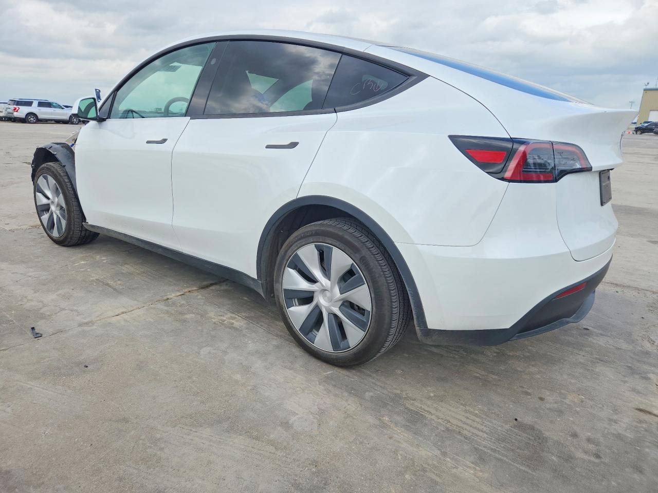 2024 Tesla Model Y - Фото 2
