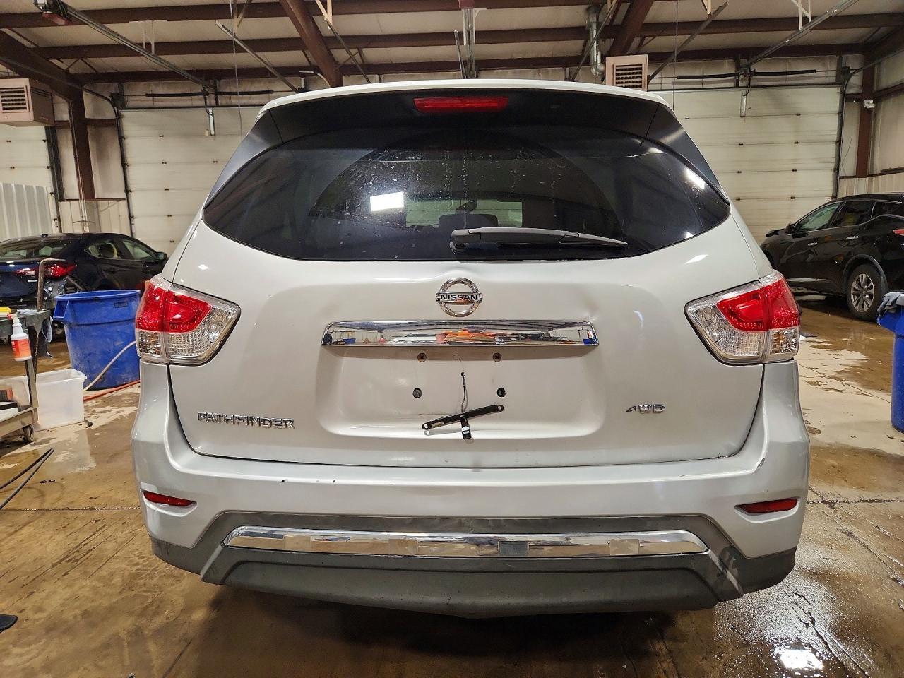 2014 Nissan Pathfinder S - Image 6