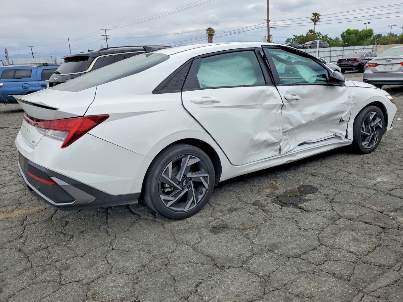 2025 Hyundai Elantra Hybrid Sel Sport - Image 3