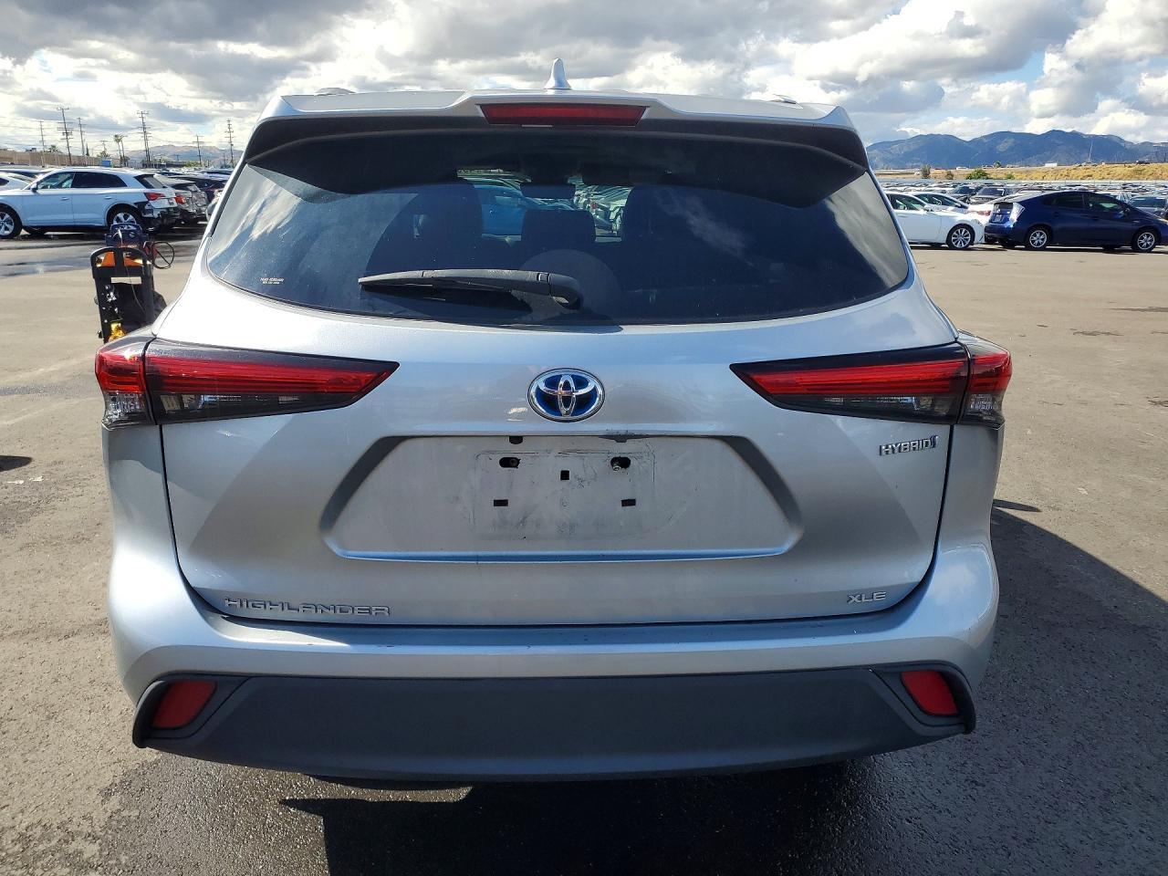 2022 Toyota Highlander Hybrid Xle - Image 6