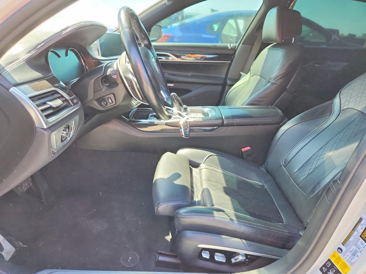 2016 BMW 750 Xi - Фото 7