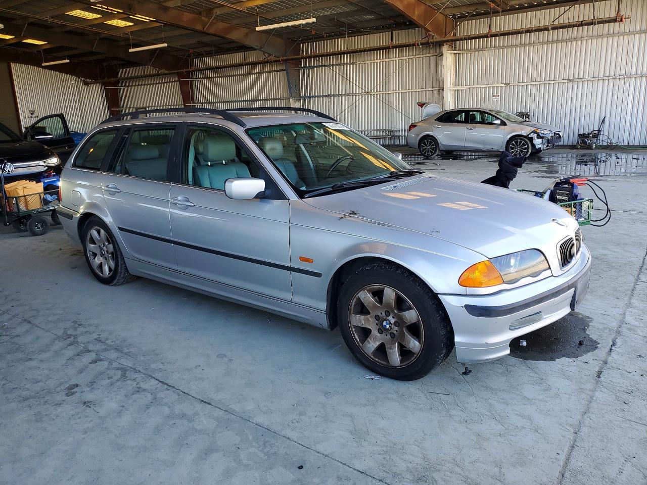 2001 BMW 325 It - Image 4