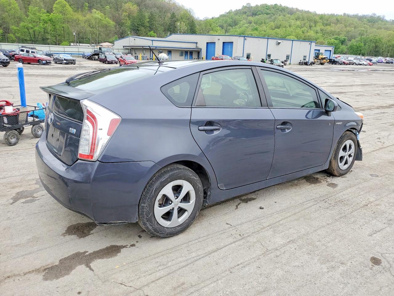 2014 Toyota Prius Two - Фото 3