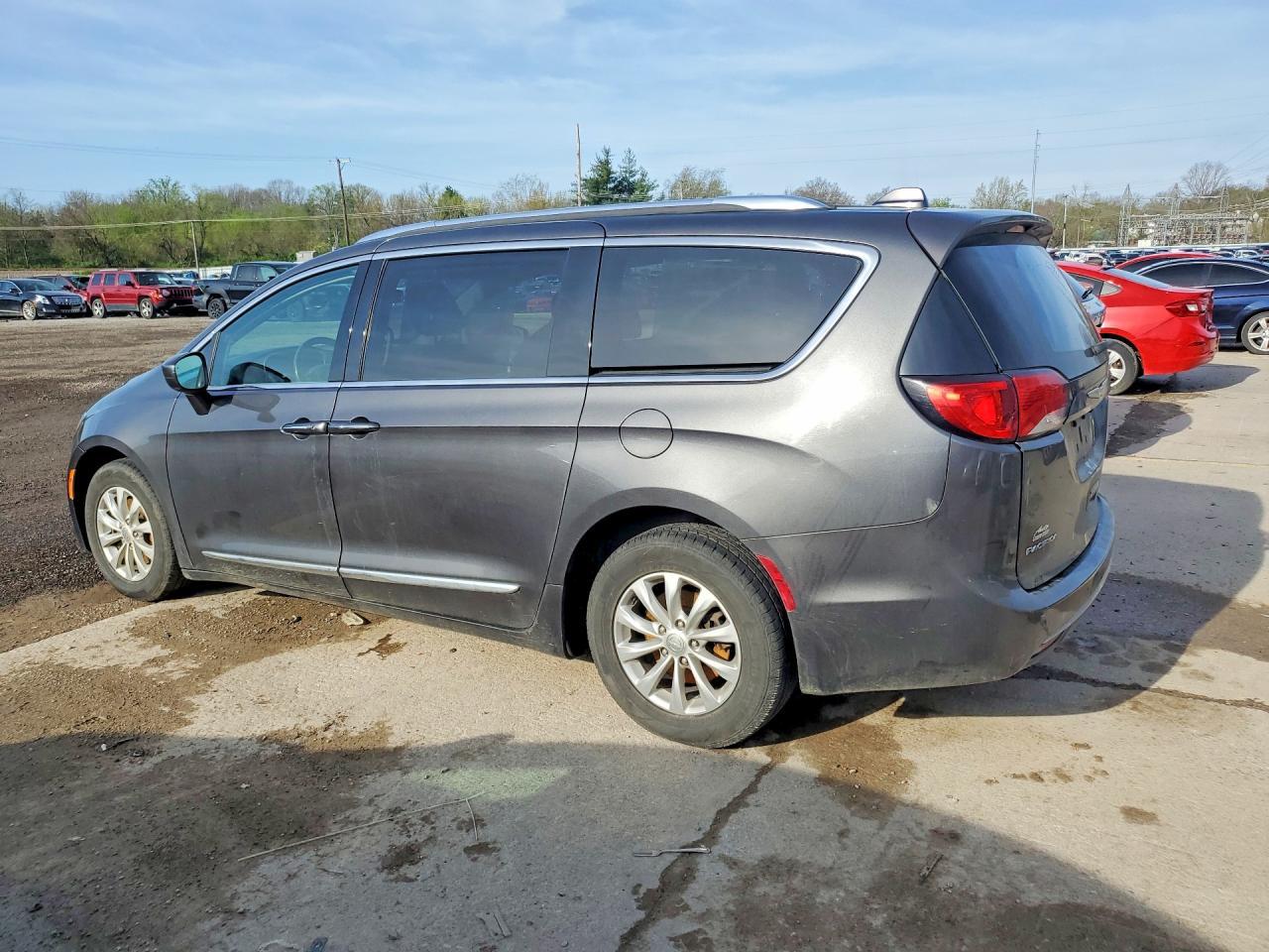 2018 Chrysler Pacifica Touring L - Фото 2