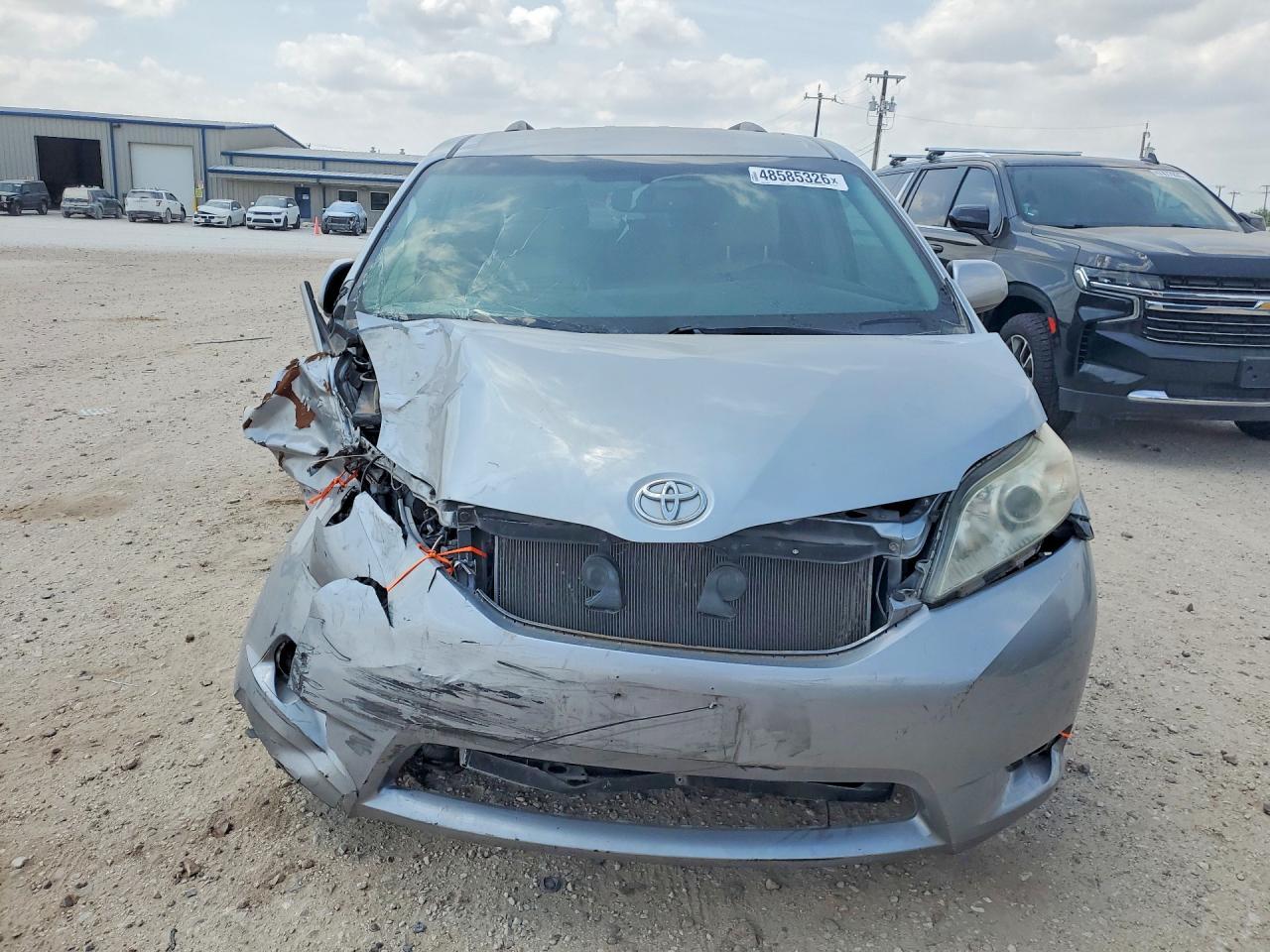 2017 Toyota Sienna Le 8-Passenger - Image 5