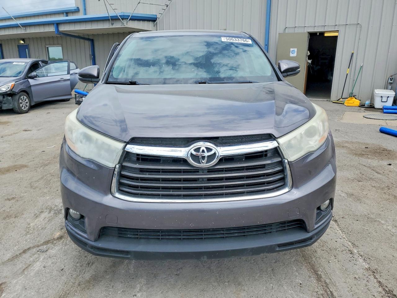 2014 Toyota Highlander Le Plus - Image 5