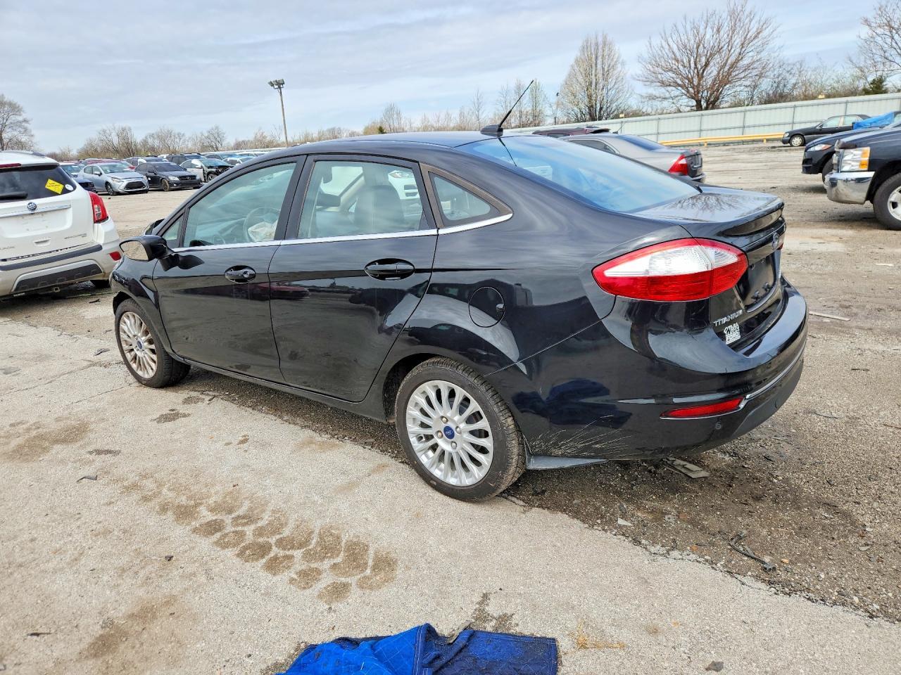2015 Ford Fiesta Titanium - Фото 2