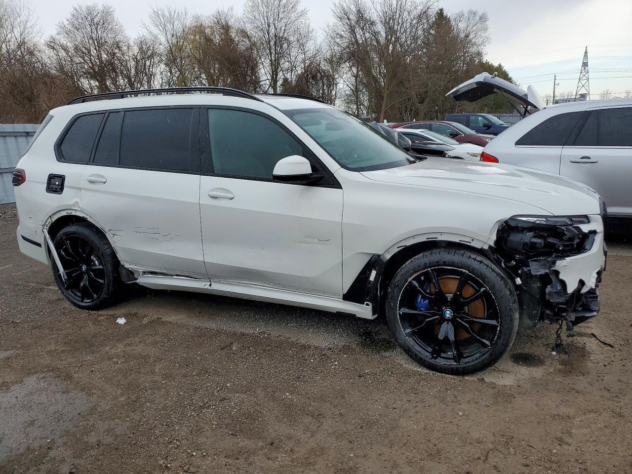 2025 BMW X7 xDrive40I - Image 4