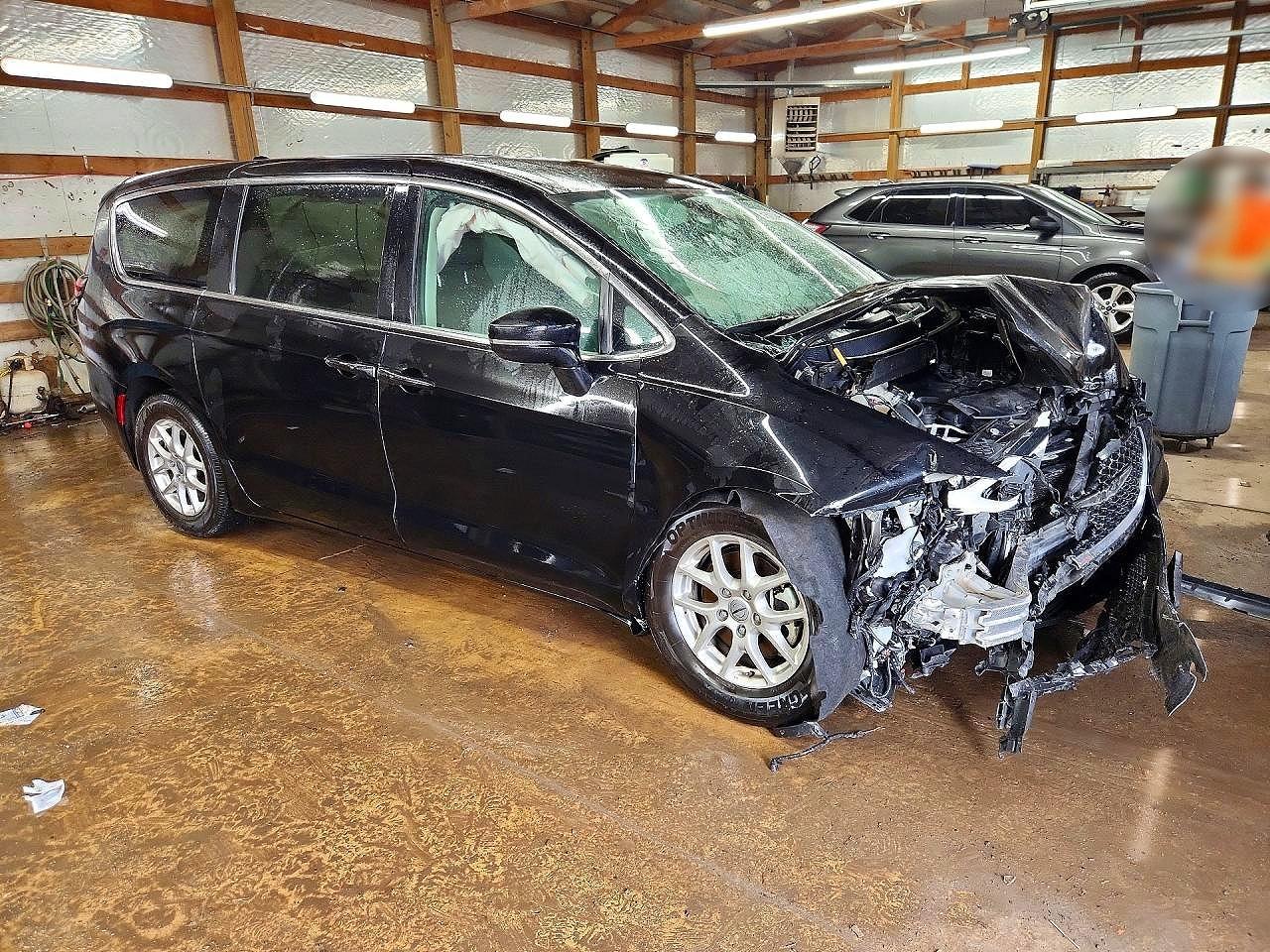 2024 Chrysler Pacifica Touring L - Image 4