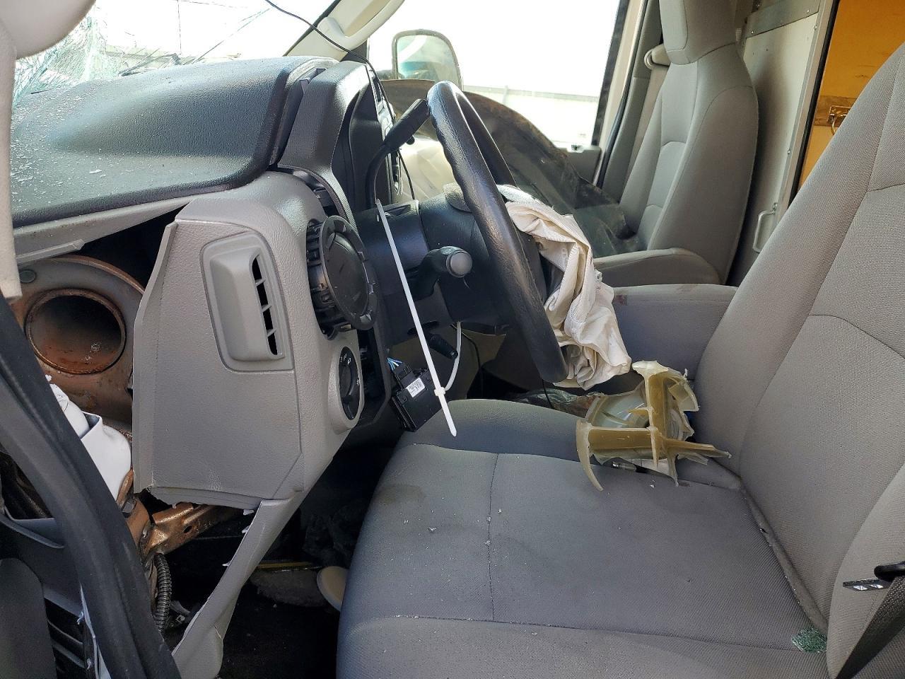 2019 Ford E350 Utility / Service Truck - Image 7