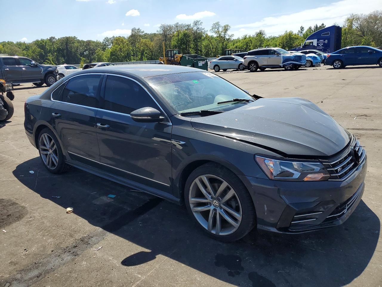 2017 Volkswagen Passat R-Line - Image 4