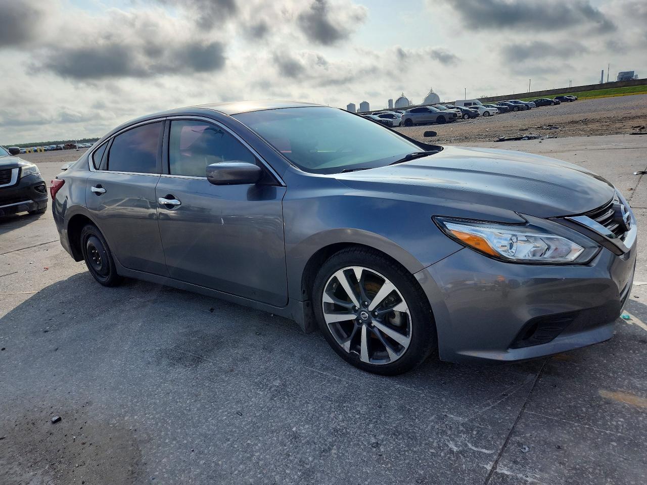 2017 Nissan Altima 2.5 - Image 4
