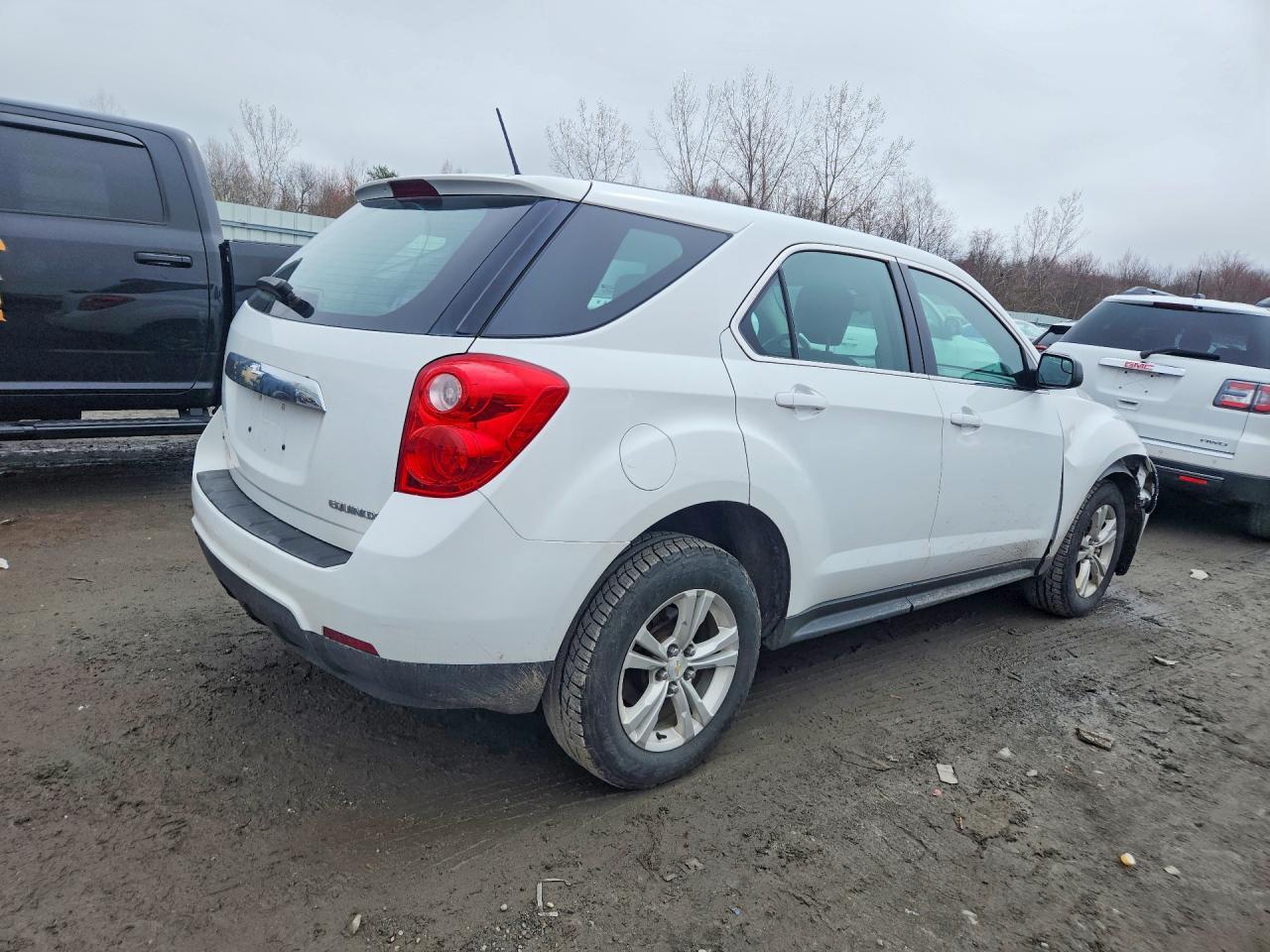 2014 Chevrolet Equinox Ls - Image 3