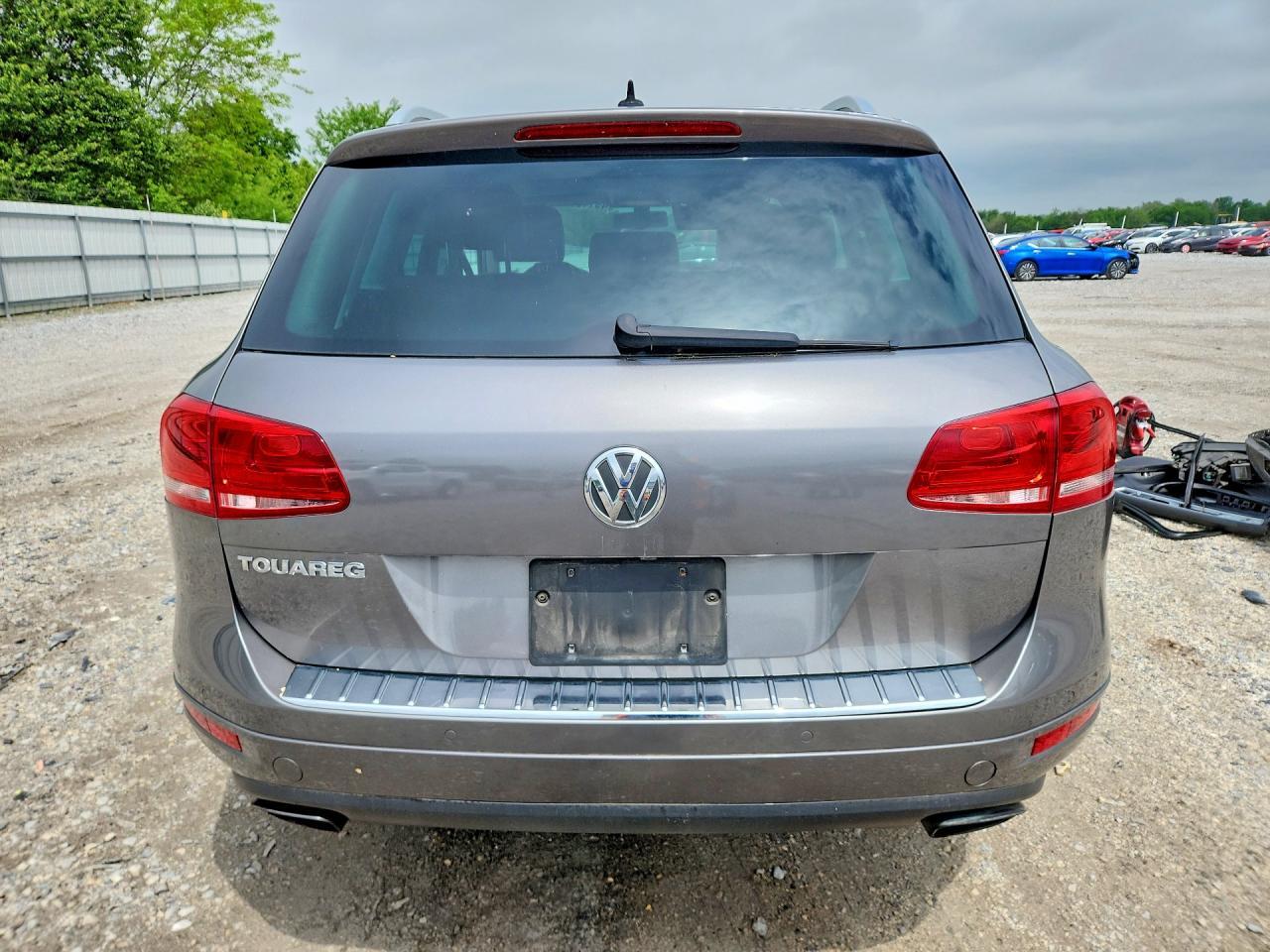 2011 Volkswagen Touareg - Image 6