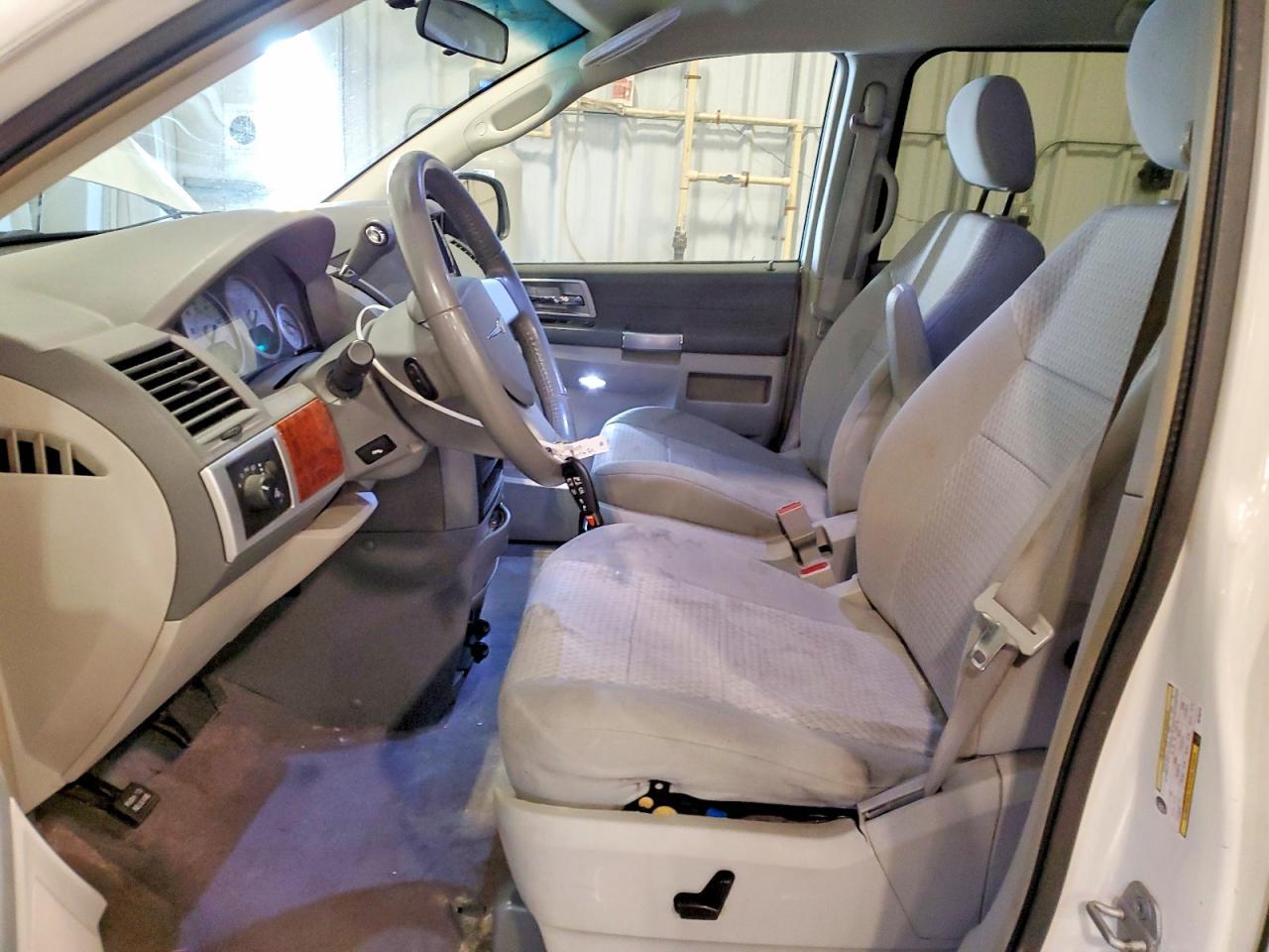 2008 Chrysler Town & Country Touring - Фото 7