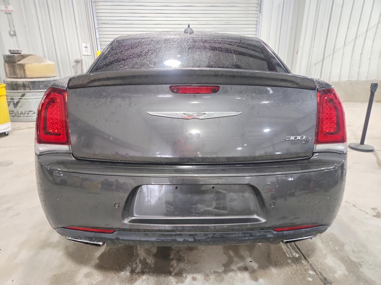 2017 Chrysler 300 S - Image 6