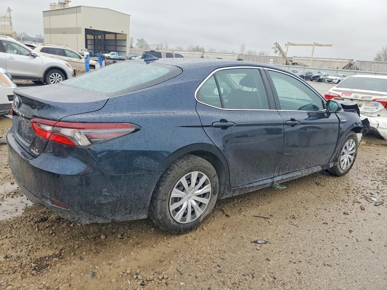 2021 Toyota Camry Hybrid Le - Фото 3