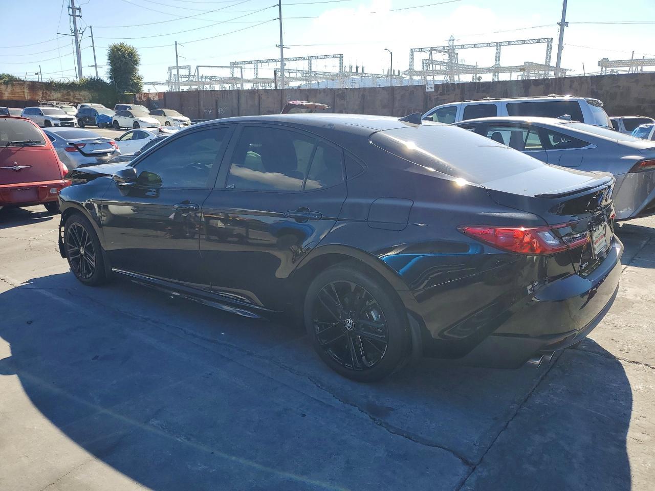 2025 Toyota Camry Se - Фото 2