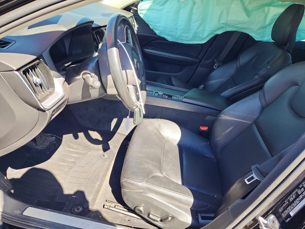 2020 Volvo S60 T6 Momentum - Image 7