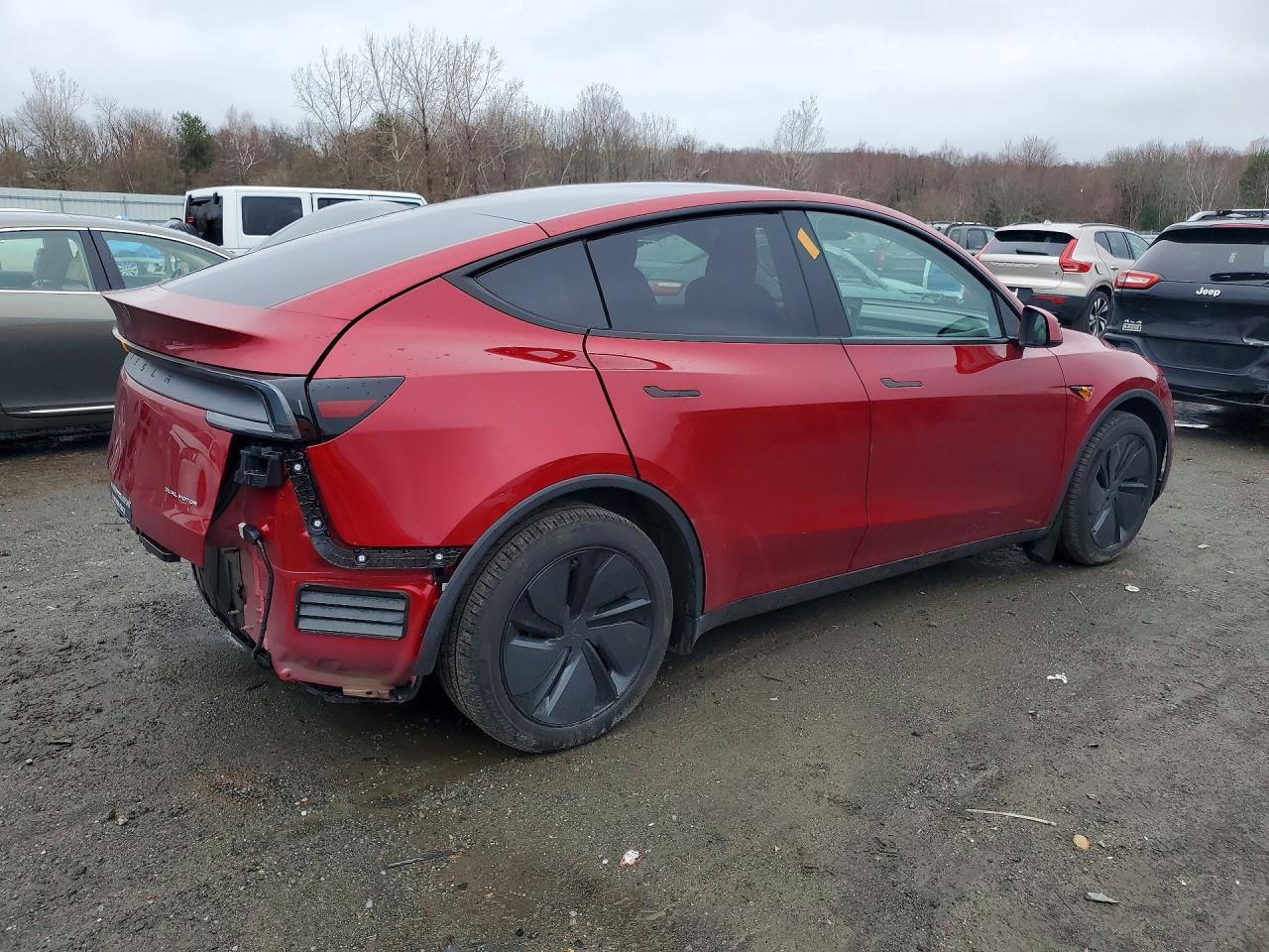 2026 Tesla Model Y - Фото 3