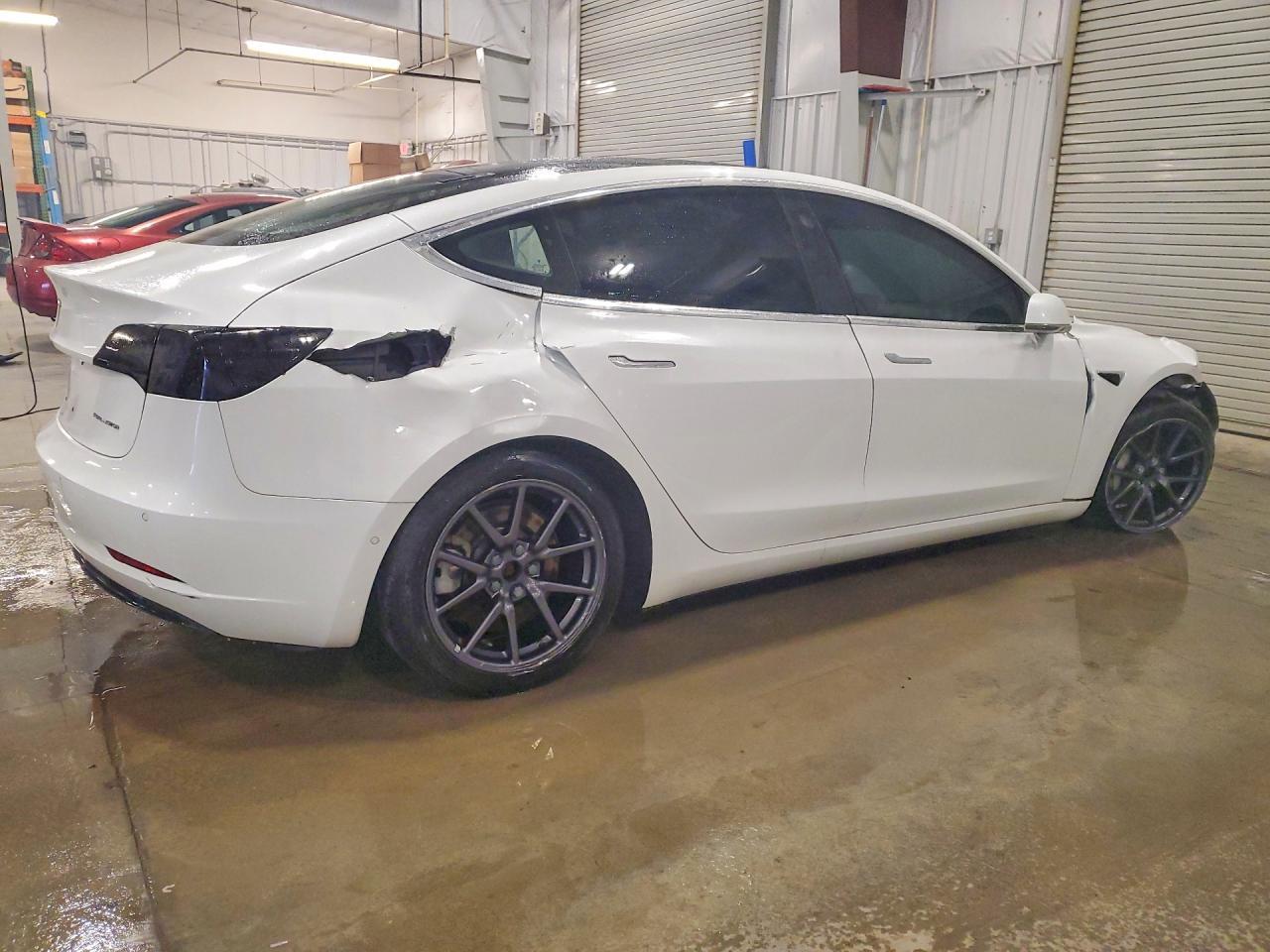 2018 Tesla Model 3 - Image 3