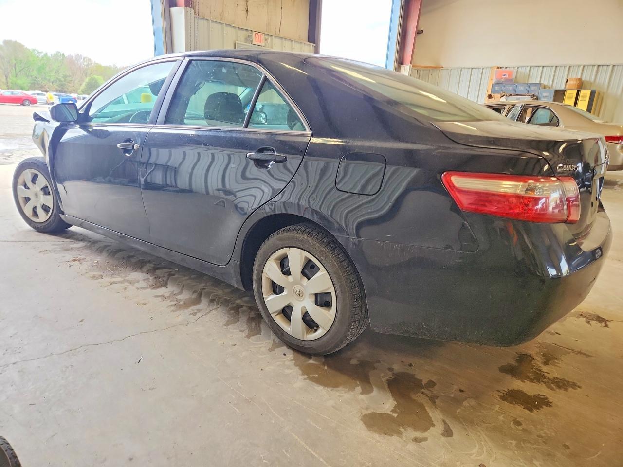2009 Toyota Camry Le - Фото 2
