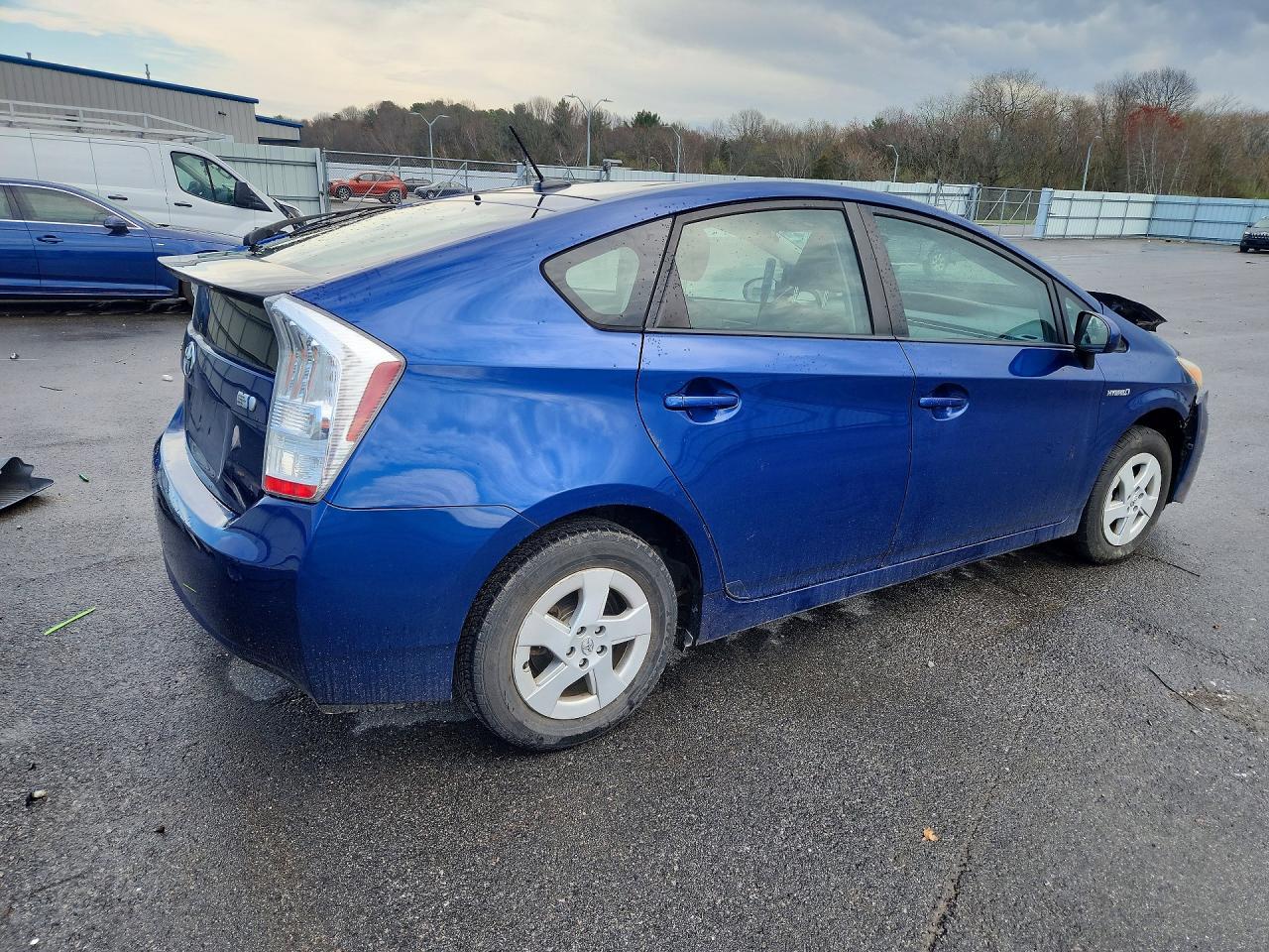 2011 Toyota Prius Two - Фото 3