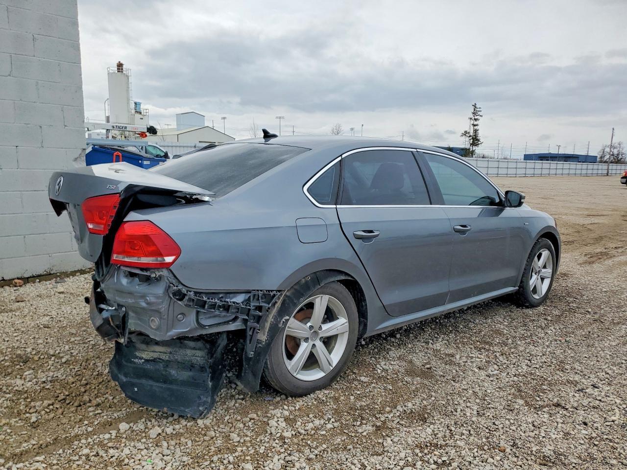 2015 Volkswagen Passat S - Фото 3