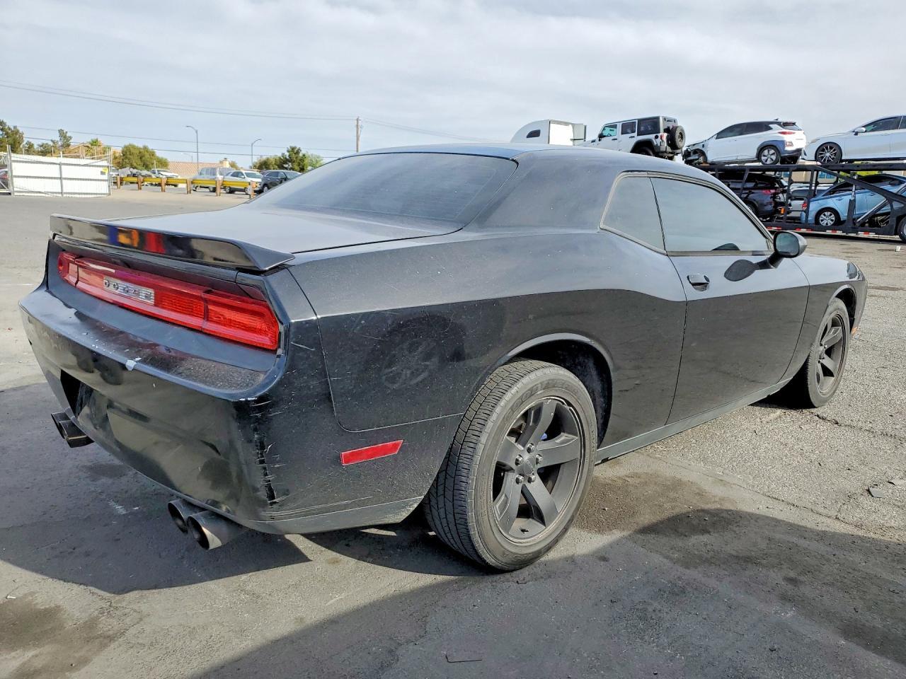 2014 Dodge Challenger Sxt - Image 3