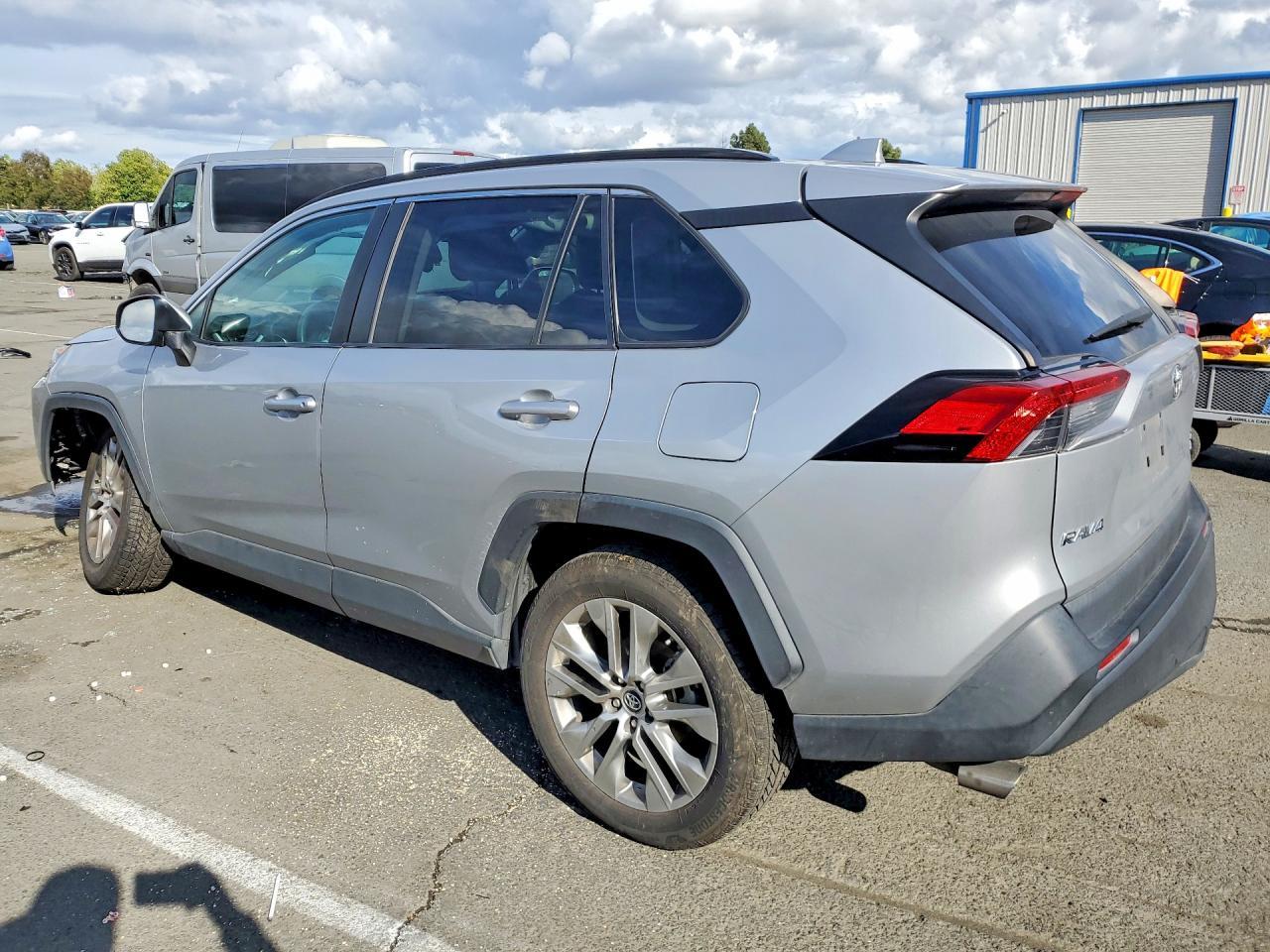 2019 Toyota Rav4 Xle Premium - Image 2
