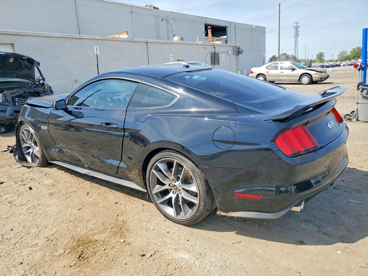 2015 Ford Mustang Gt - Фото 2