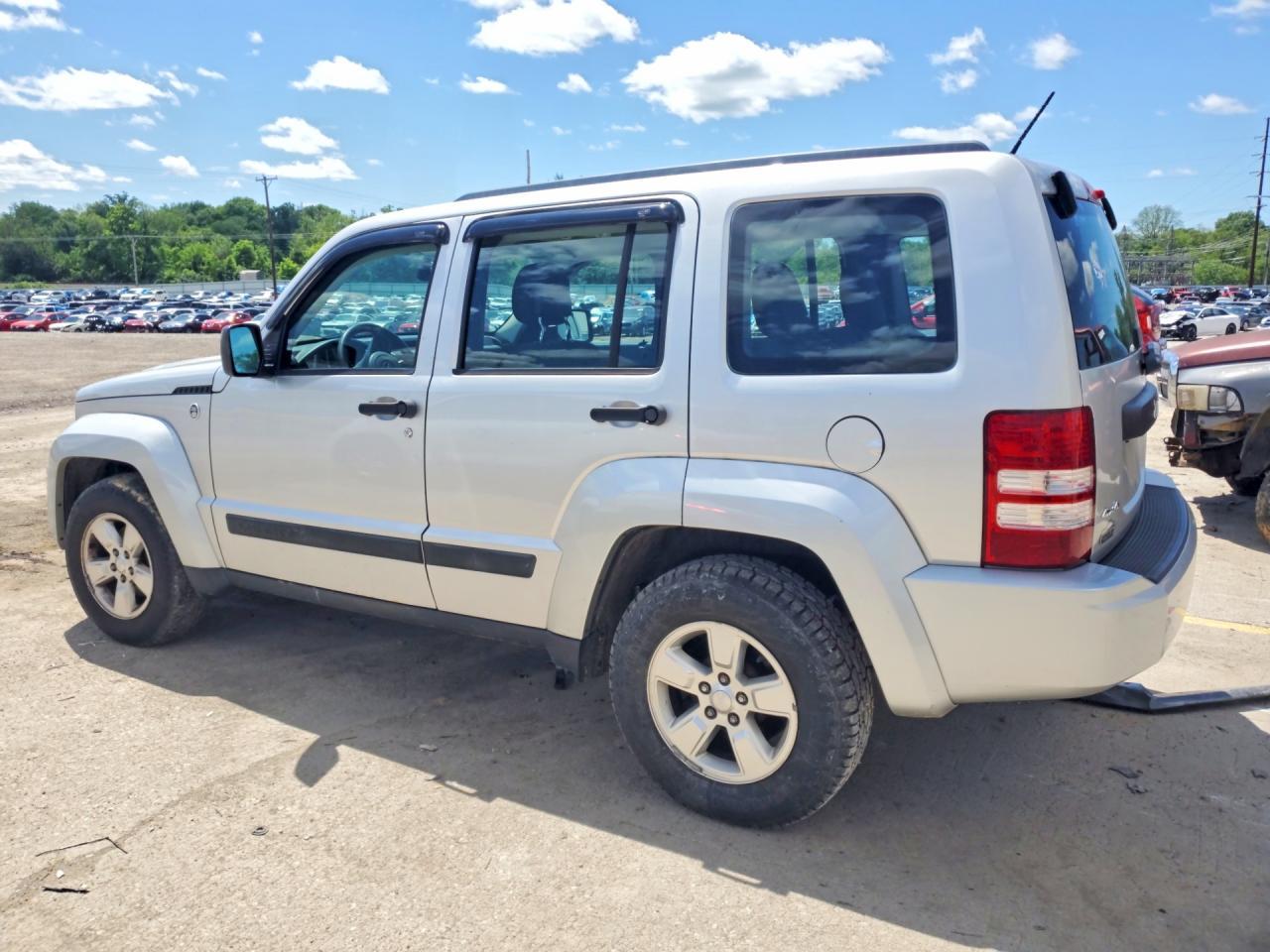 2012 Jeep Liberty Sport - Фото 2