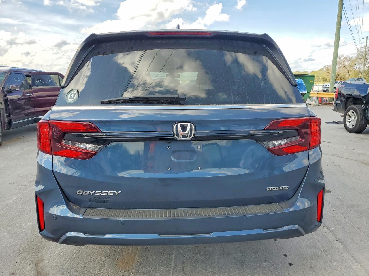 2025 Honda Odyssey Touring - Image 6