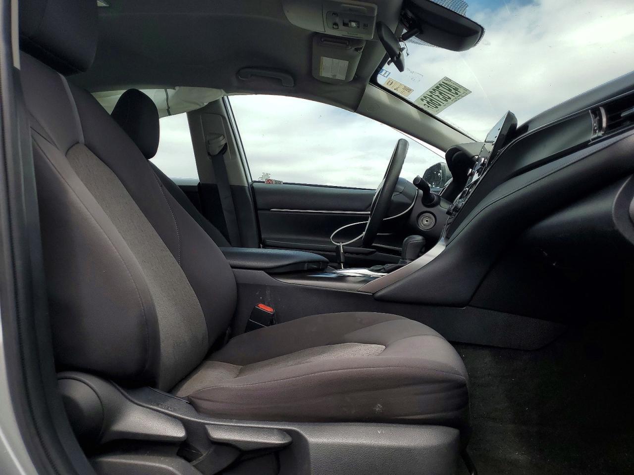 2021 Toyota Camry Le - Фото 7