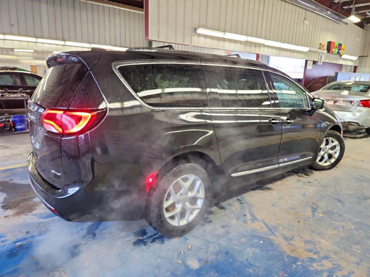 2020 Chrysler Pacifica Limited - Image 3
