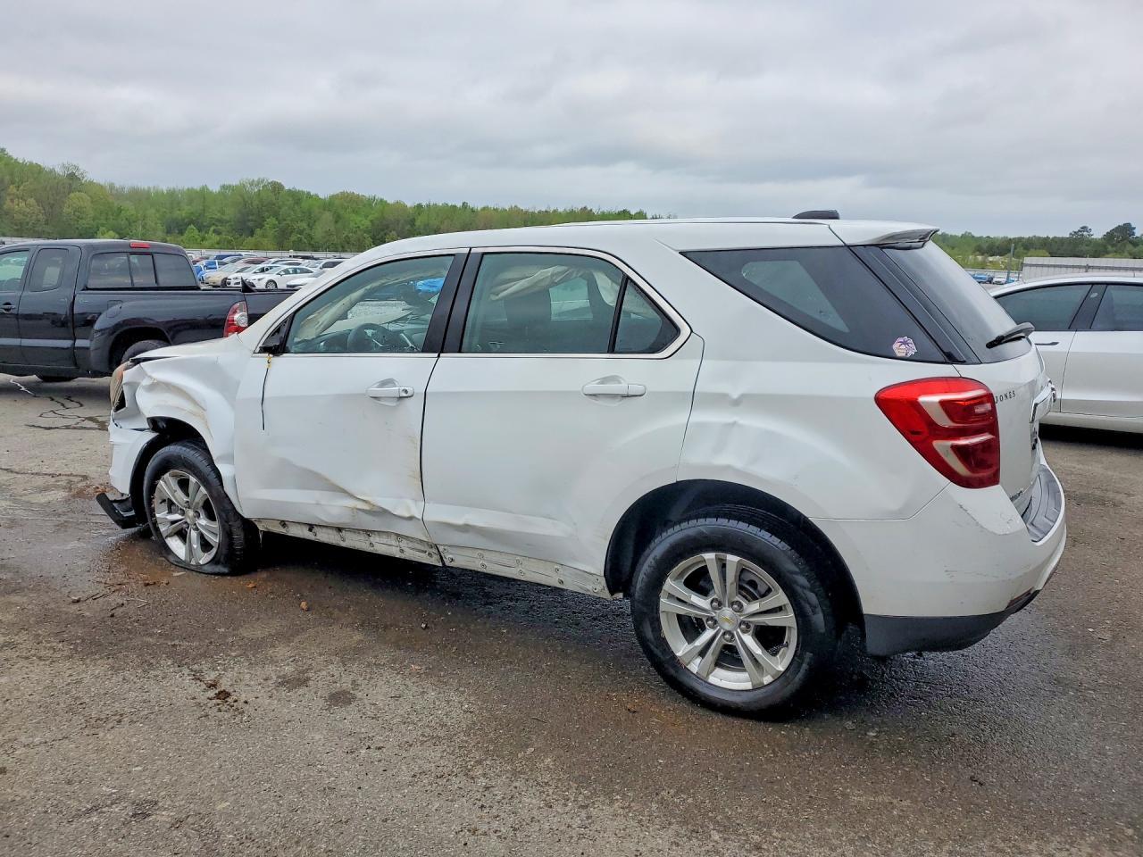 2017 Chevrolet Equinox Ls - Фото 2