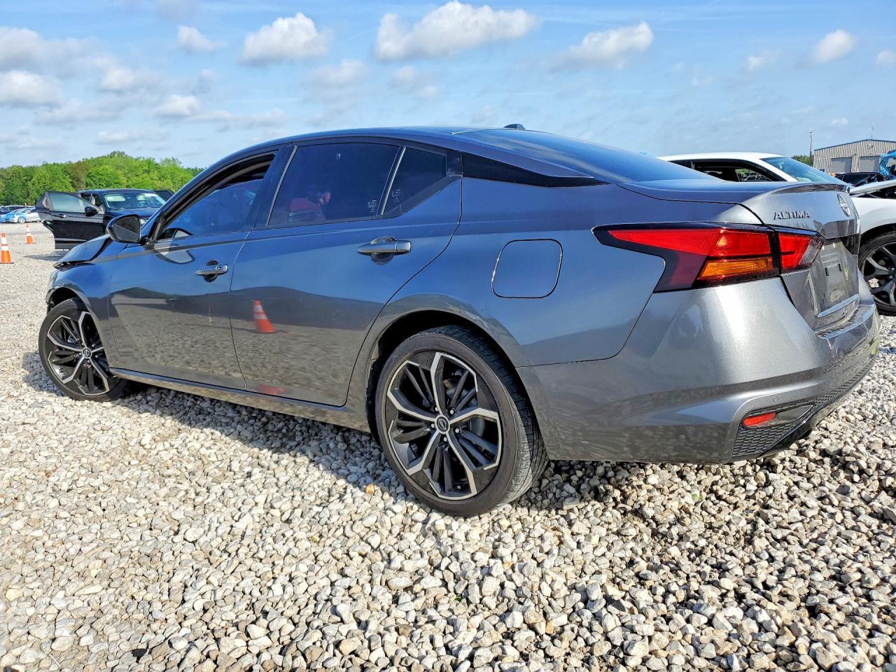 2023 Nissan Altima Sr - Фото 2