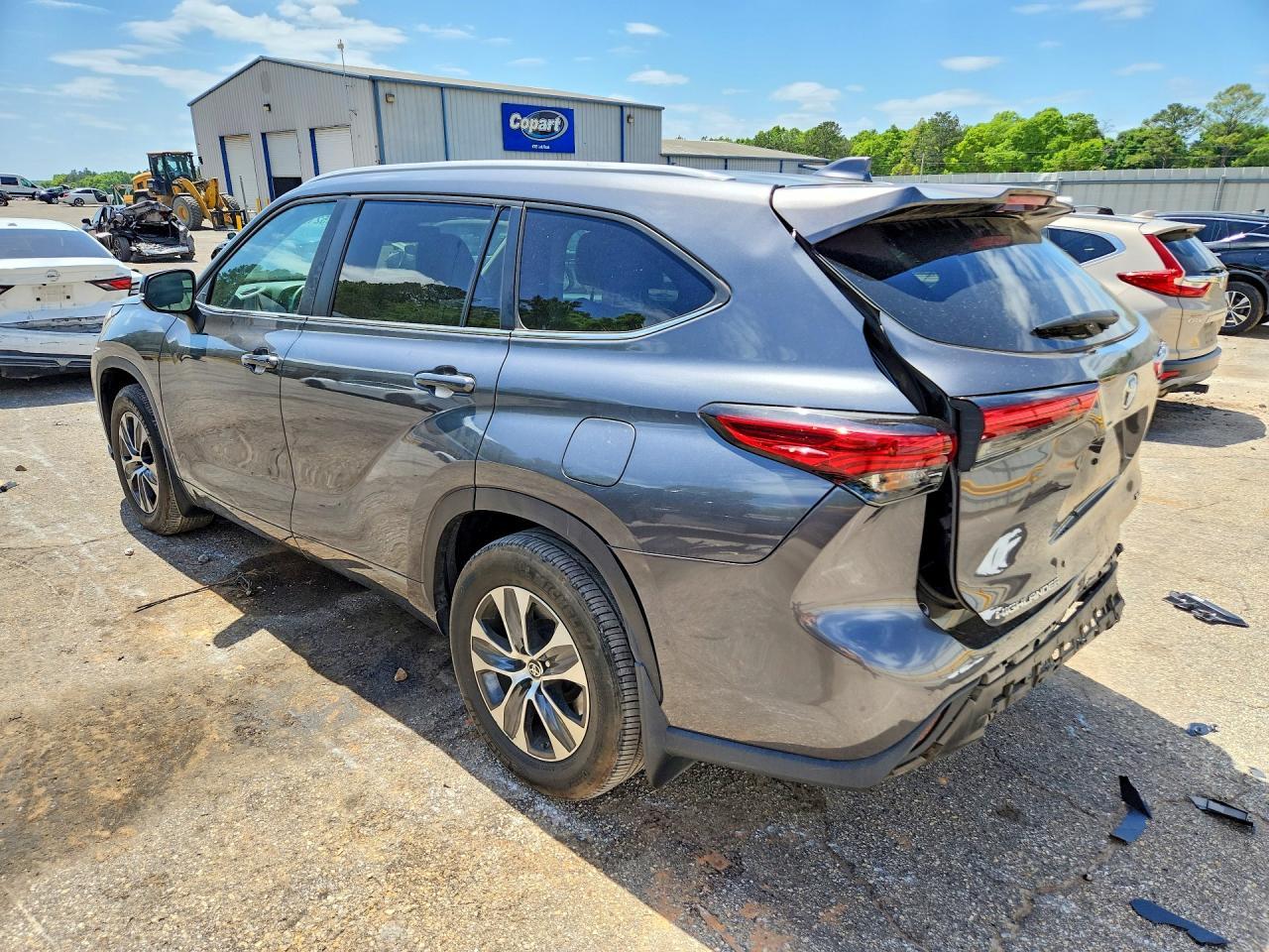 2023 Toyota Highlander Xle - Image 2