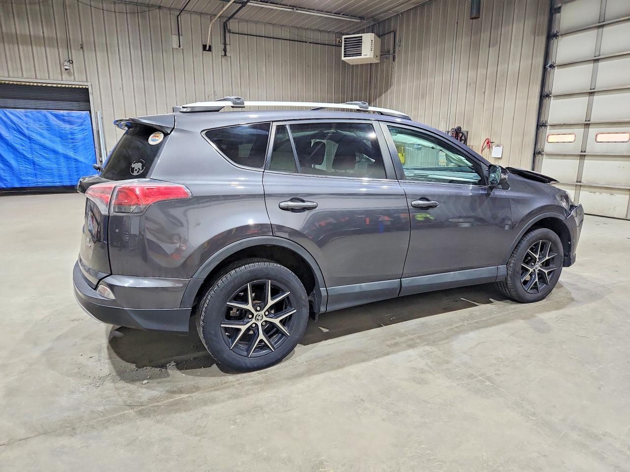 2016 Toyota Rav4 Se - Фото 3