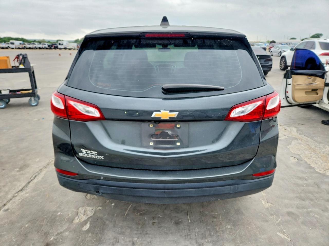 2020 Chevrolet Equinox Ls - Image 6