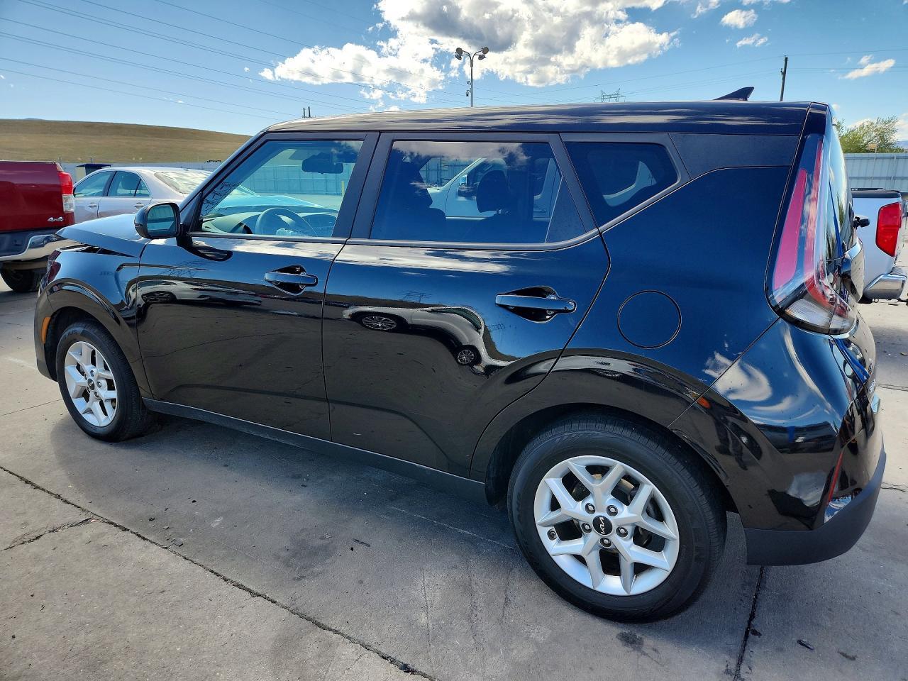 2025 Kia Soul Lx - Image 2
