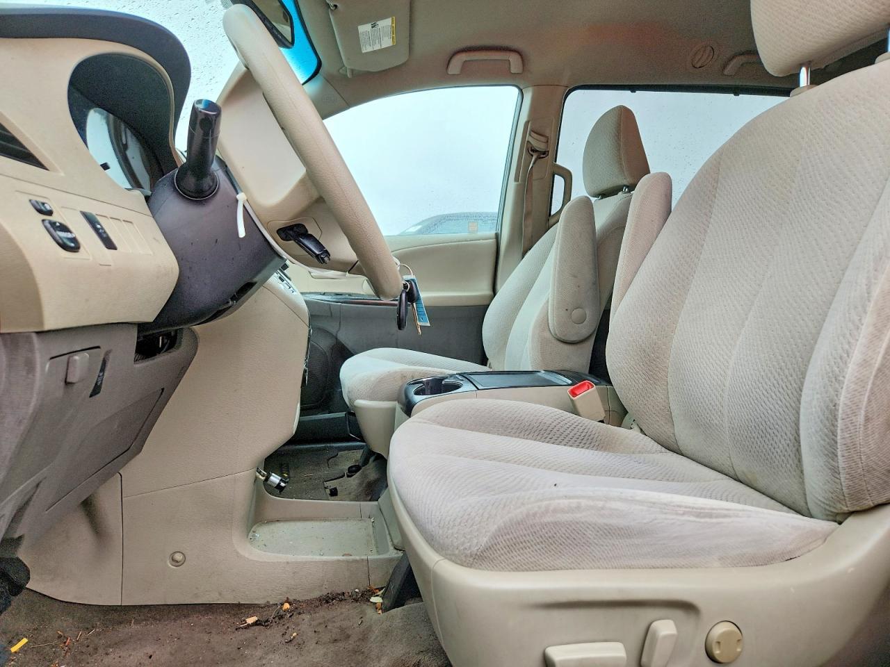 2013 Toyota Sienna Le 8-Passenger - Фото 7