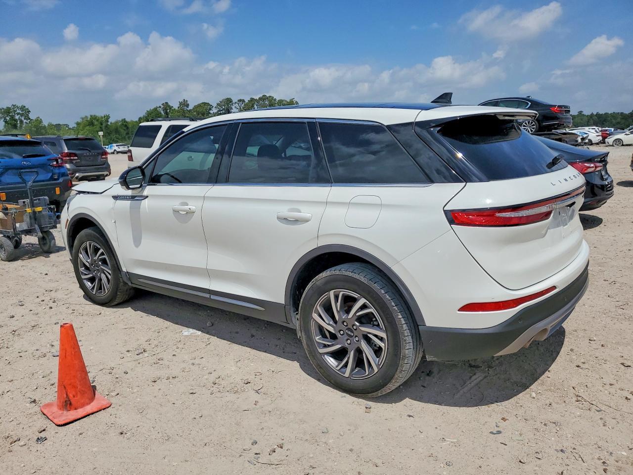 2024 Lincoln Corsair - Image 2