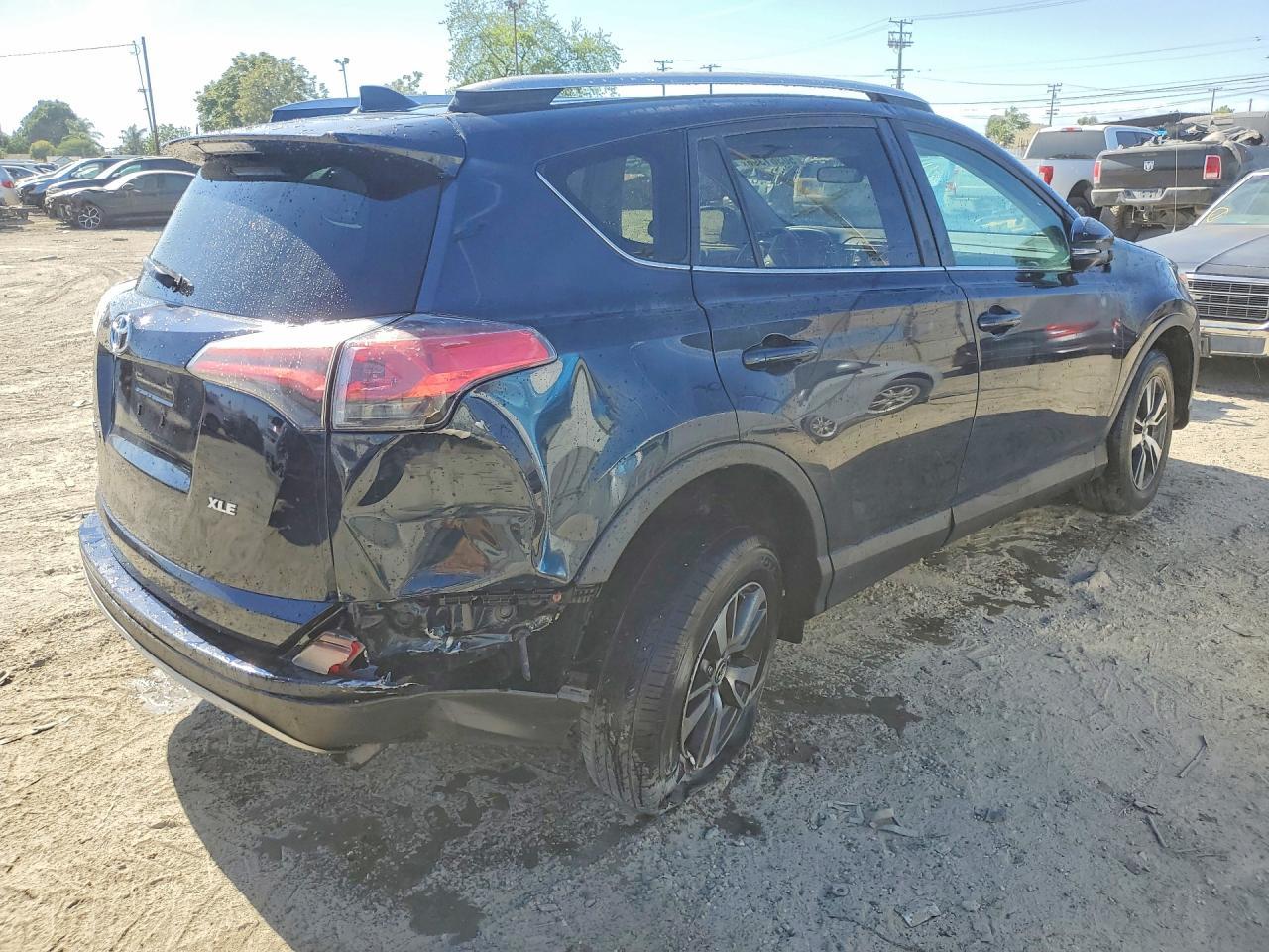2017 Toyota Rav4 Xle - Image 3